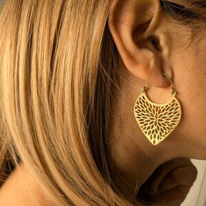 Filgree Leaf Hoops